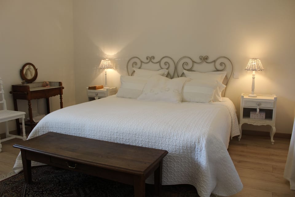 Double Room (Louise) | Desk, blackout drapes, soundproofing, free WiFi