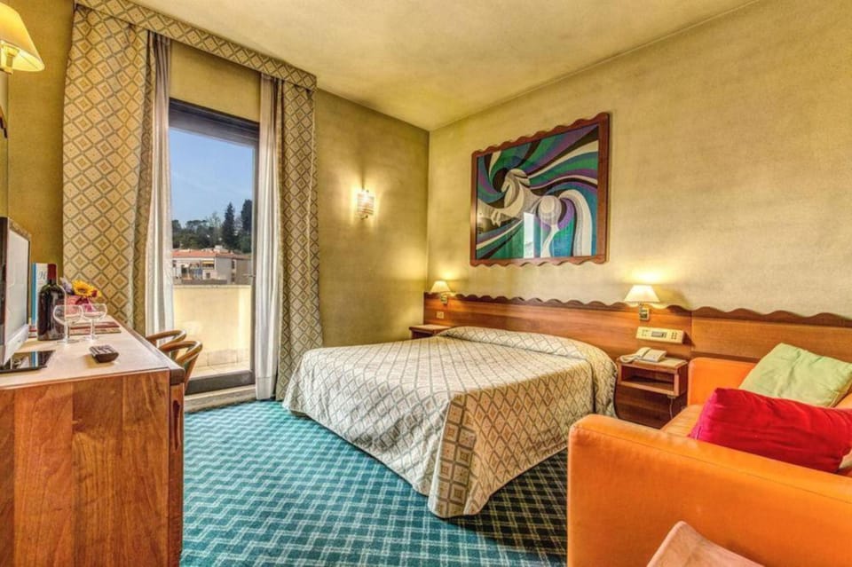Superior Room | Minibar, in-room safe, desk, blackout drapes