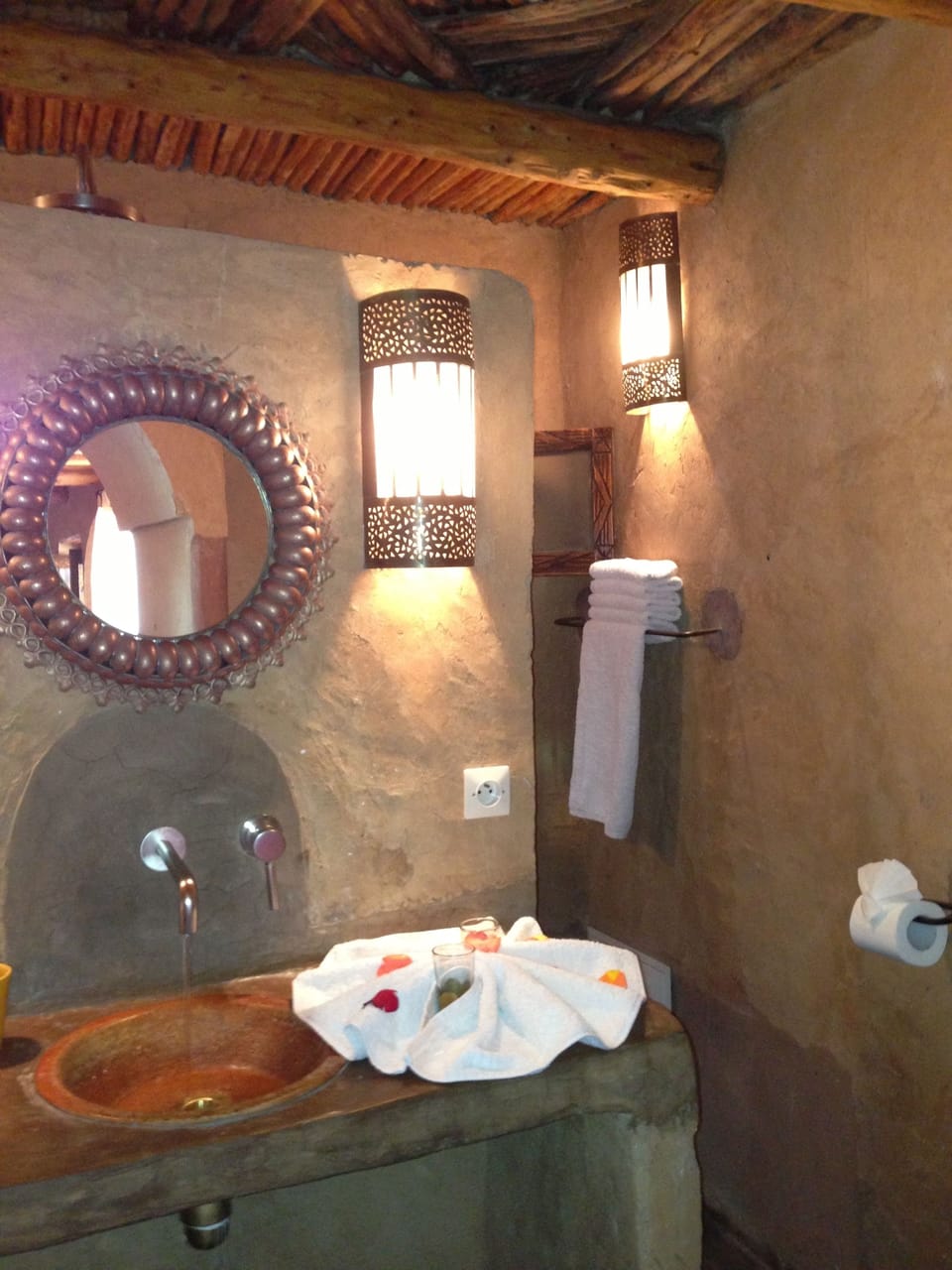 Suite Junior | Bathroom | Free toiletries, hair dryer, towels