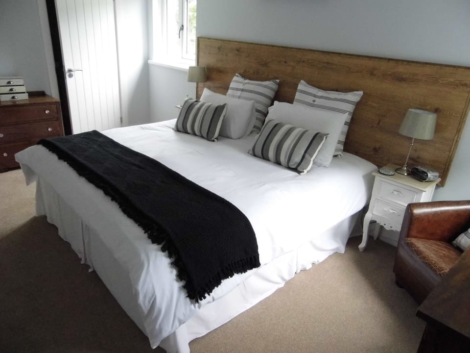 Comfort Double or Twin Room | Iron/ironing board, free WiFi, bed sheets