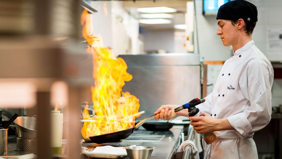 2 restaurants; breakfast, lunch, and dinner served