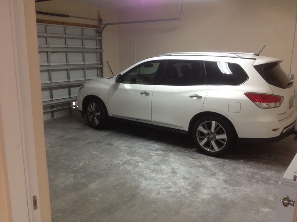 2 car garage on each side