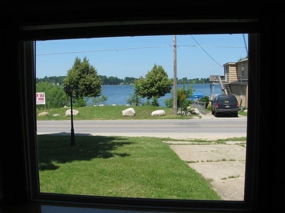 This is the Living Room View of Round Lake which is in the Front as you drive up