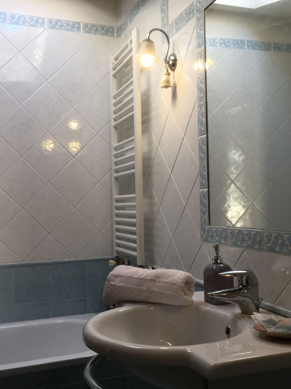 Double Room, Terrace | Bathroom | Shower, rainfall showerhead, bidet, towels