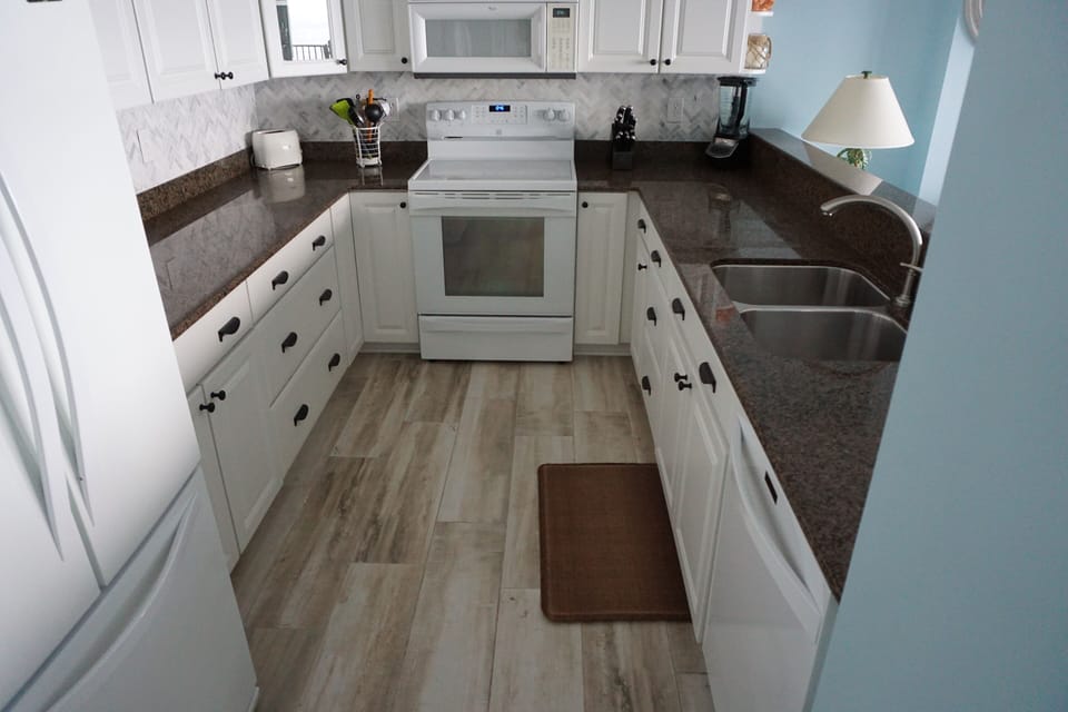 Beautiful modern kitchen w dishwasher and French door refrig ,MW and quartz tops