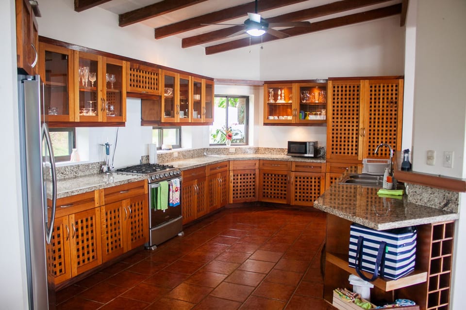 Central building, kitchen
