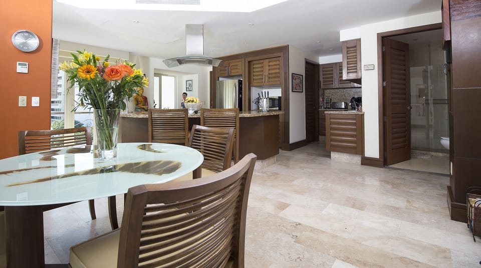 Dining Salon