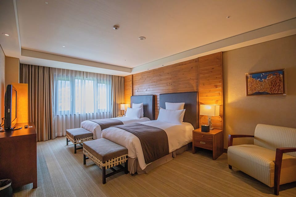 Minibar, in-room safe, desk, iron/ironing board