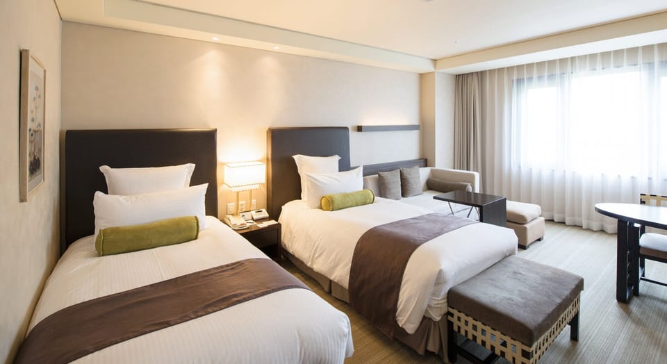 Minibar, in-room safe, desk, iron/ironing board