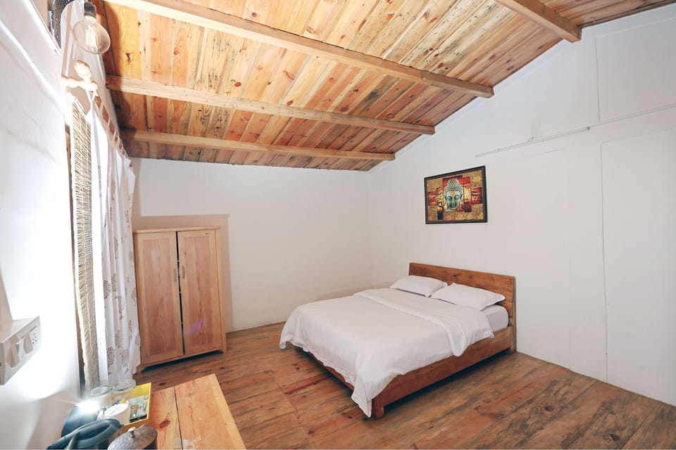 Double Room, 1 Bedroom, Patio, Mountain View | Iron/ironing board, rollaway beds, bed sheets
