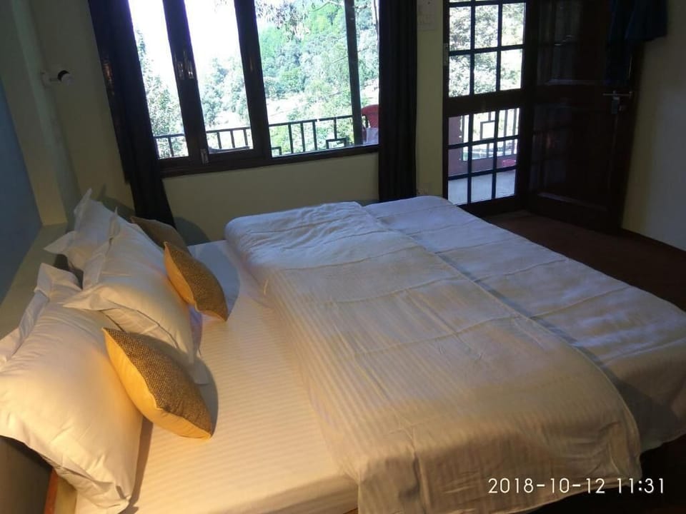 Rollaway beds, bed sheets