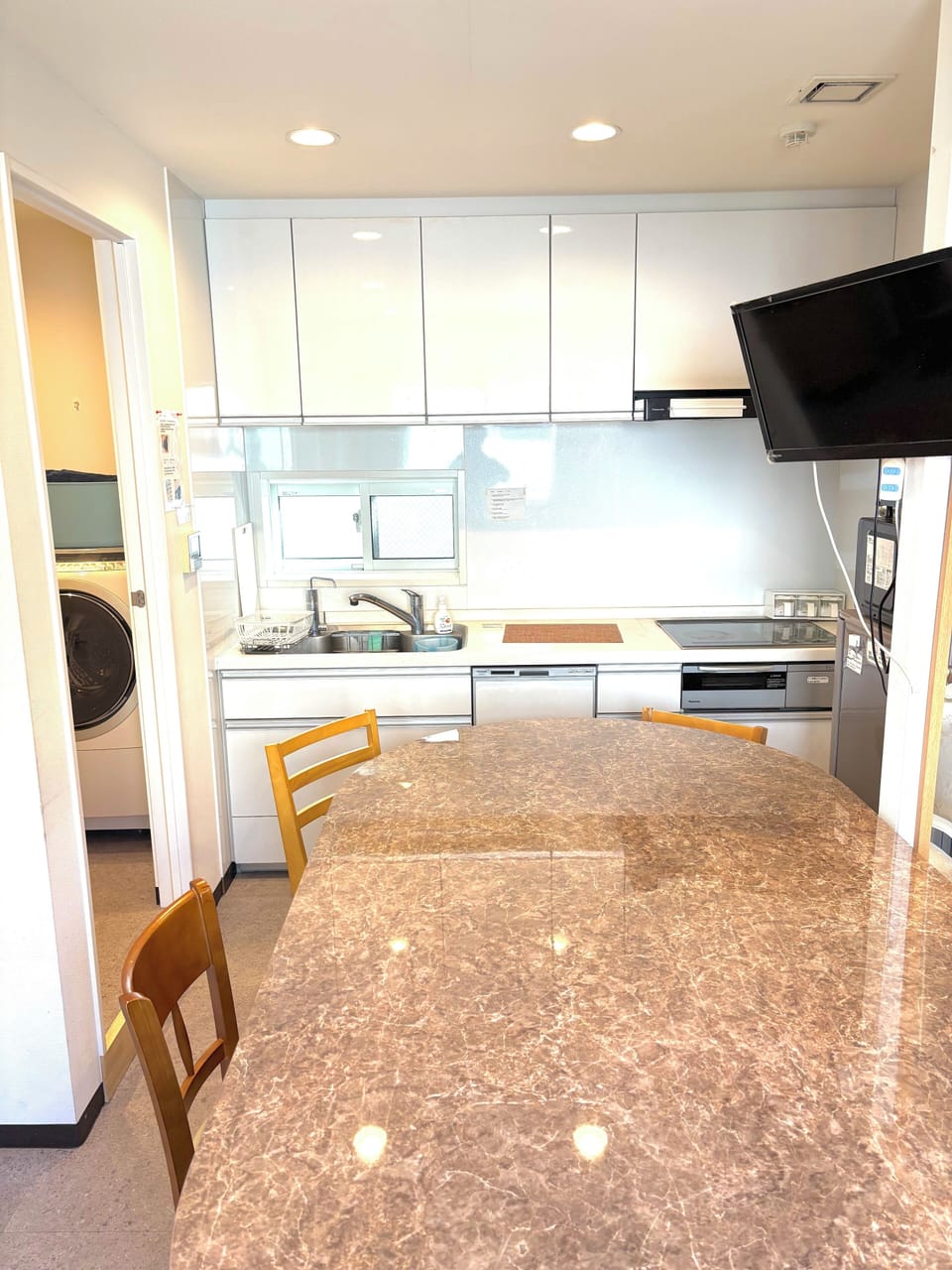 Room 201 for max 6 Guests with Kitchenette, Private Bathroom | Living area