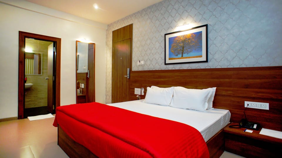 Deluxe Twin Room, 2 Twin Beds | In-room safe, iron/ironing board, rollaway beds, free WiFi