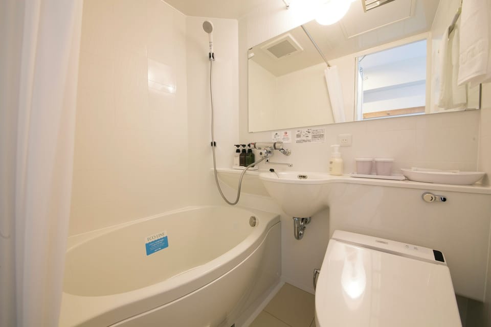 Combined shower/tub, free toiletries, hair dryer, slippers