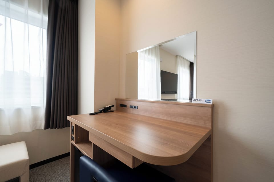 Premium Twin Room, Non Smoking | Desk, free WiFi, bed sheets, wheelchair access