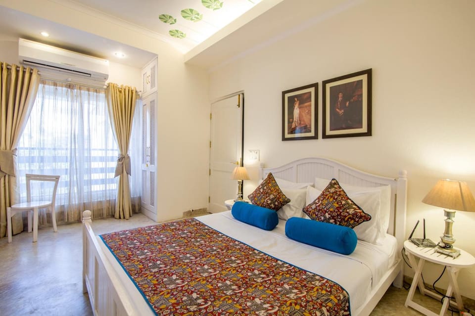 In-room safe, desk, soundproofing, free WiFi
