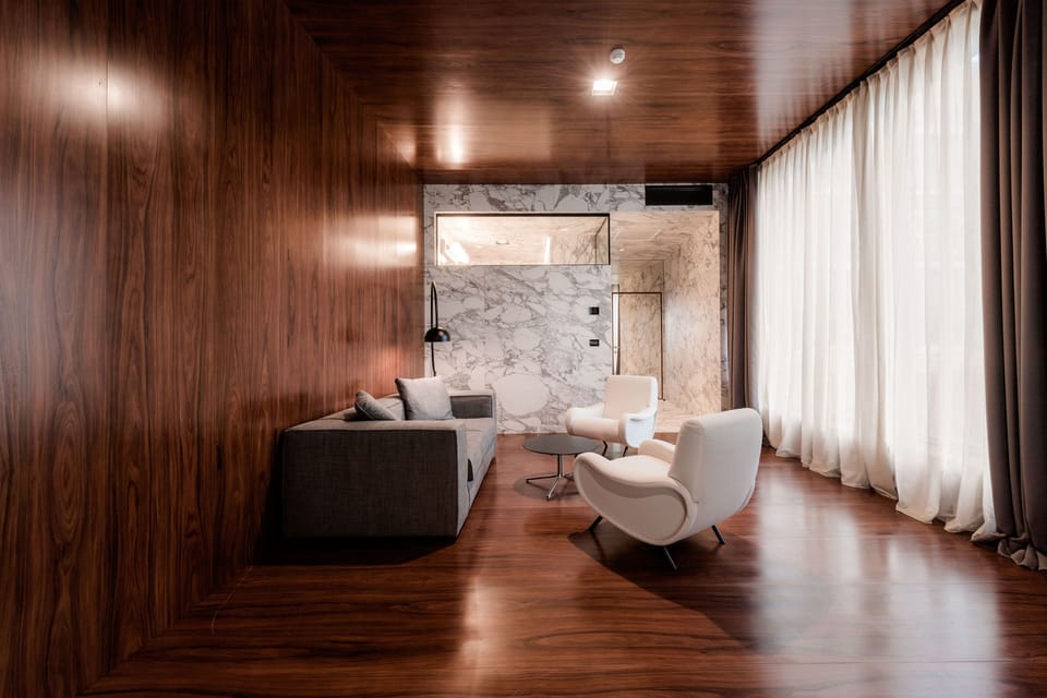 ROX SUITE | Minibar, desk, blackout drapes, soundproofing