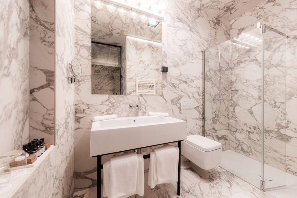 ROX SUITE | Bathroom | Shower, rainfall showerhead, free toiletries, hair dryer