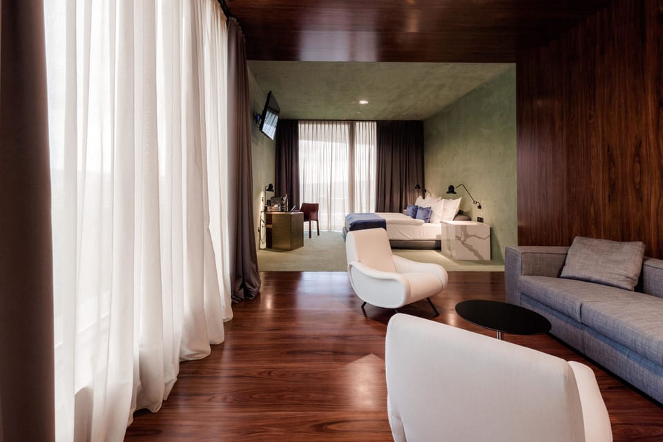 ROX SUITE | Minibar, desk, blackout drapes, soundproofing