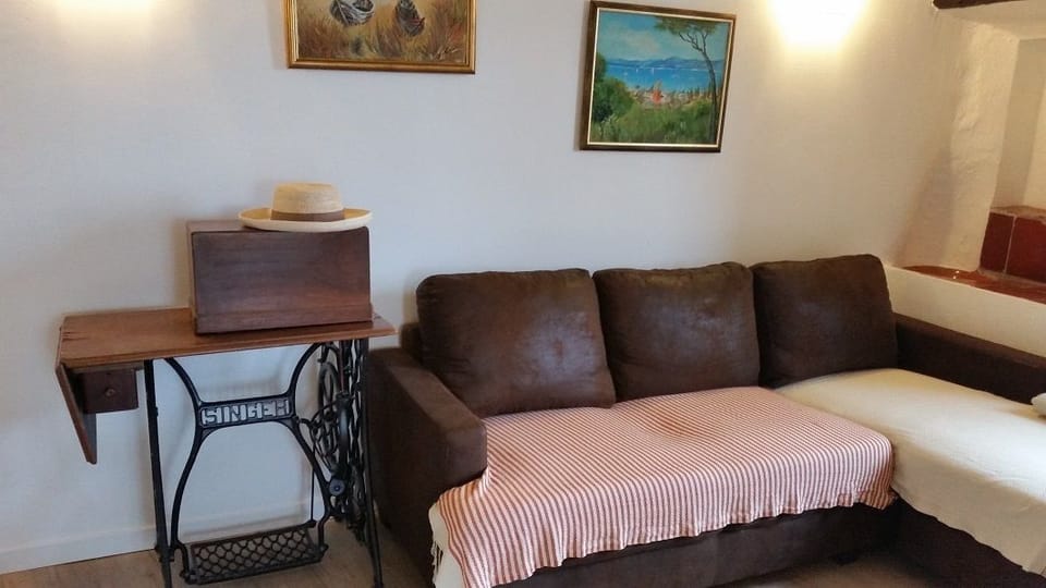 Comfort Apartment, 1 Bedroom, Mountain View | Living area | Flat-screen TV