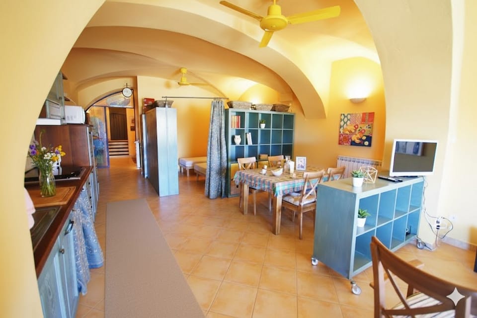 Comfort Apartment, 2 Bedrooms | Private kitchen | Full-size fridge, microwave, oven, stovetop