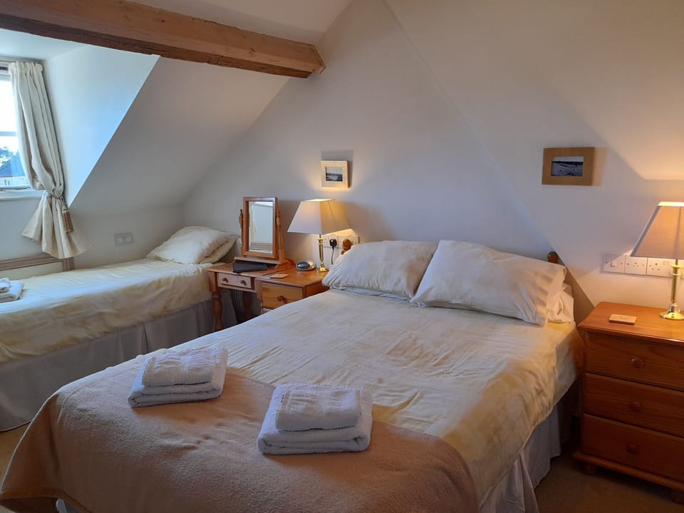 Double Room, Ensuite (with Pullout Bed)