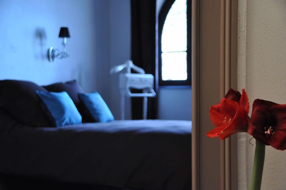 Individually decorated, individually furnished, laptop workspace