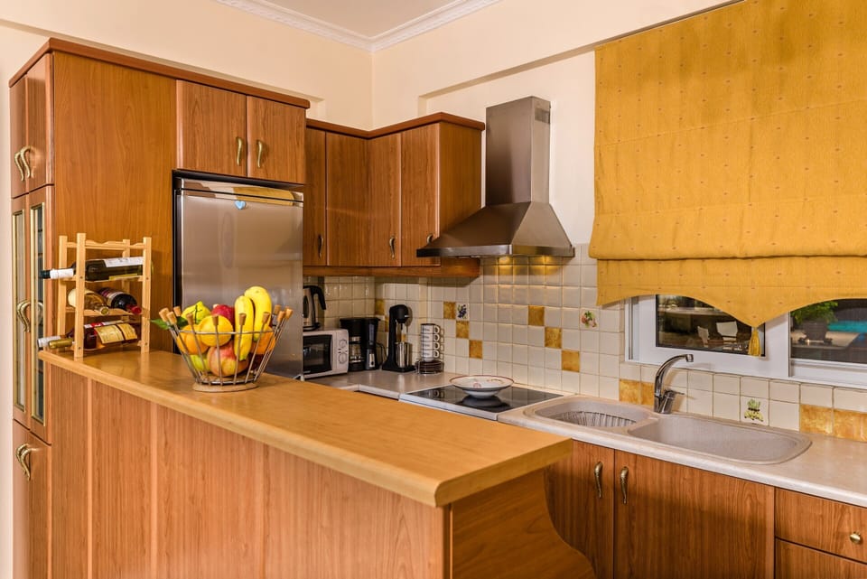 Villa, 3 Bedrooms, Non Smoking | Private kitchen | Fridge, microwave, oven, stovetop