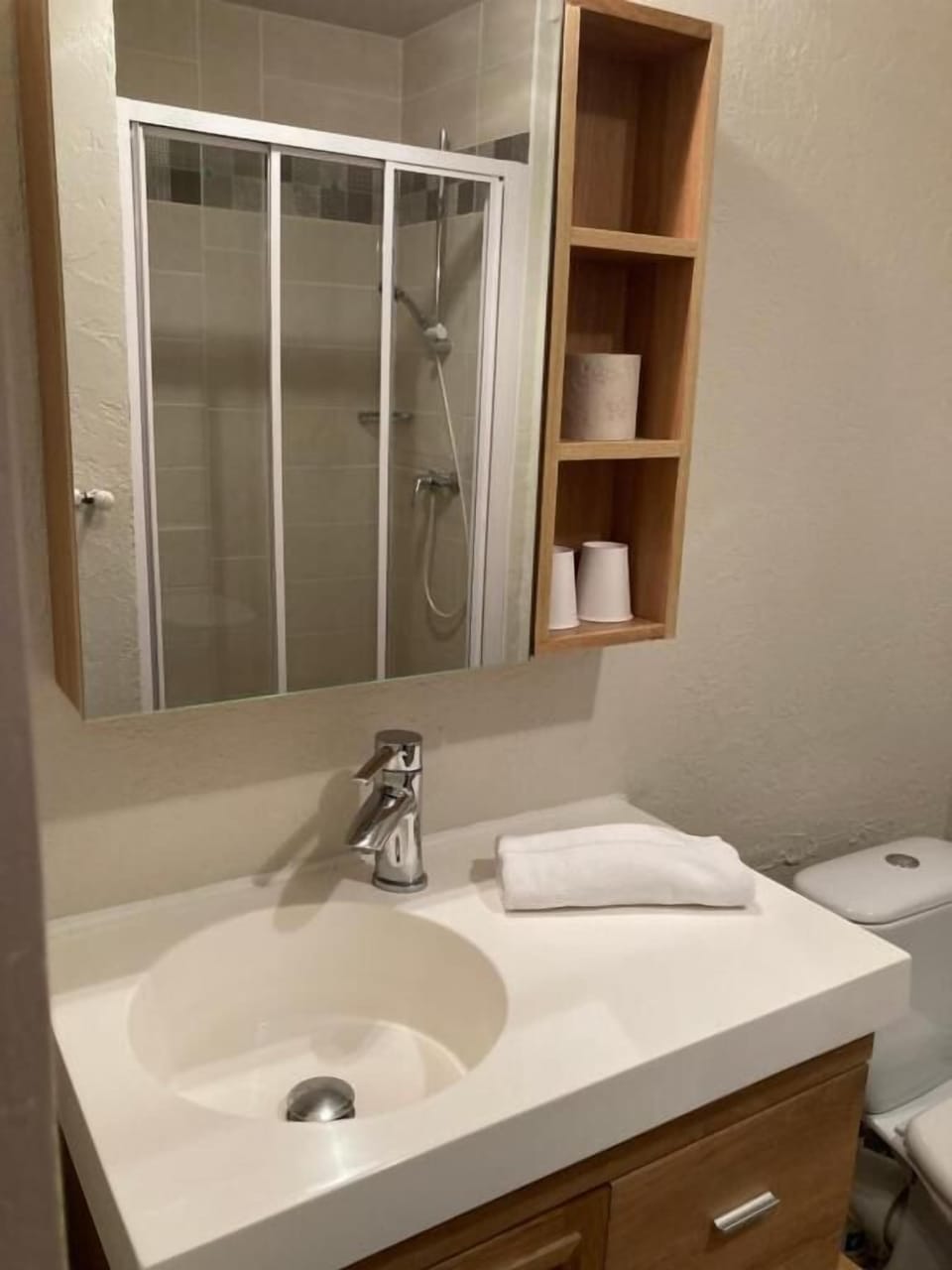 Standard Double or Twin Room, 2 Twin Beds, Non Smoking | Blackout drapes, free cribs/infant beds, bed sheets