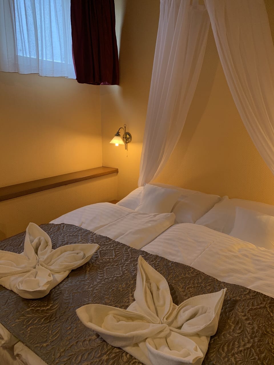 Family Suite | Minibar, in-room safe, desk, blackout drapes