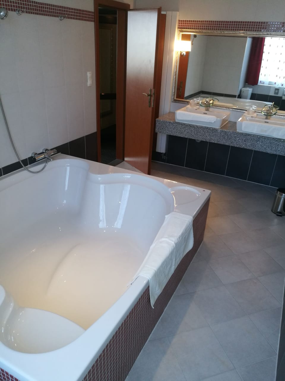 Apartment, 1 Bedroom | Bathroom | Shower, free toiletries, hair dryer, bathrobes