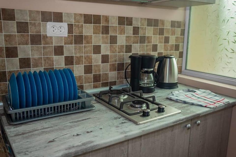 Family Cottage, Multiple Beds, Non Smoking | 2 bedrooms, blackout drapes, soundproofing, free rollaway beds