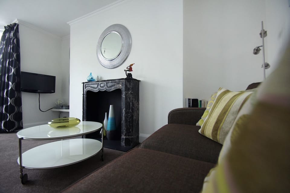 Apartment | Living area | Flat-screen TV, DVD player