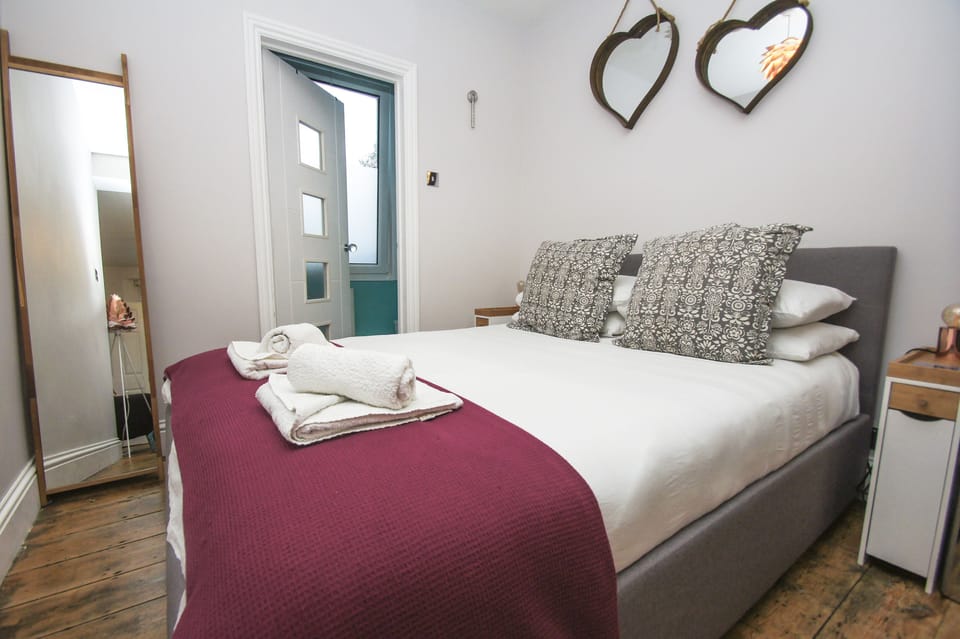 Apartment | 1 bedroom, iron/ironing board, bed sheets
