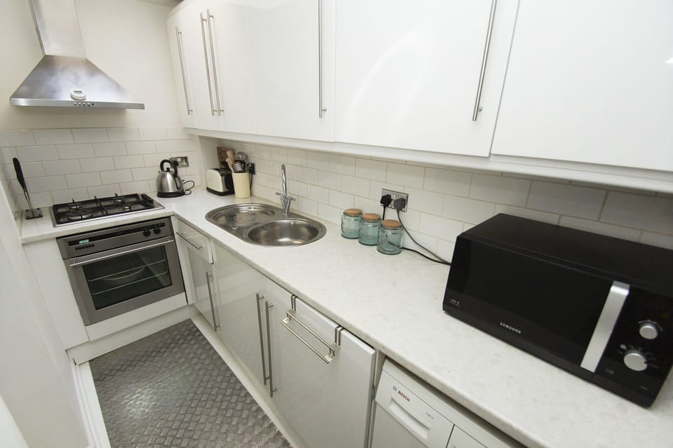 House | Private kitchen | Full-size fridge, microwave, oven, stovetop