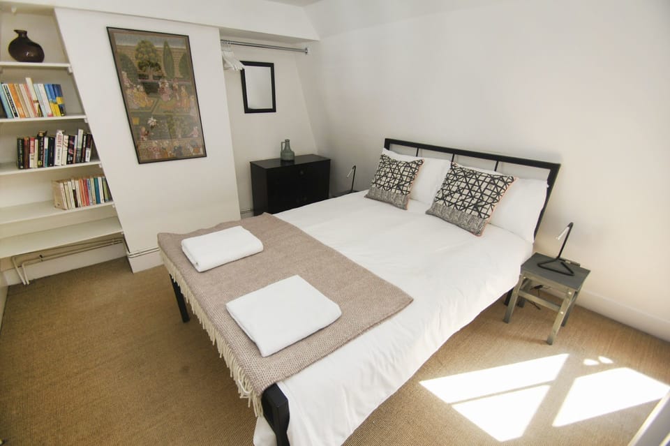 House | 2 bedrooms, iron/ironing board, bed sheets
