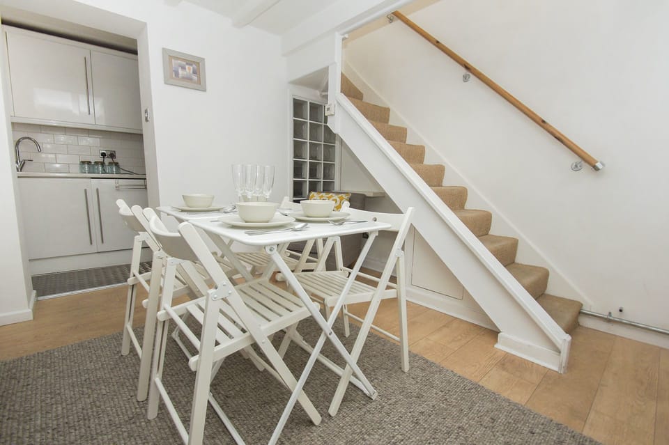 House | In-room dining