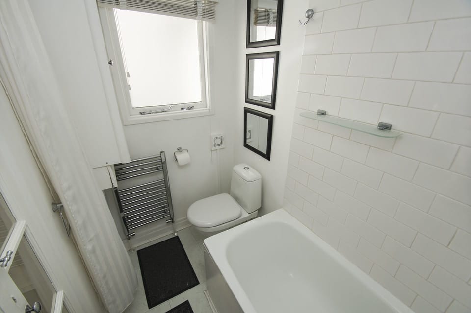 House | Bathroom | Combined shower/tub, deep soaking tub, towels