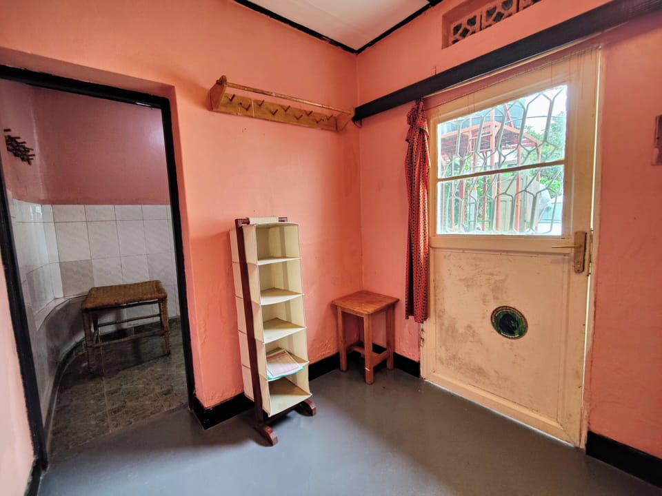 Basic Double Room, 1 King Bed, Private Bathroom | Premium bedding, desk, laptop workspace, blackout drapes