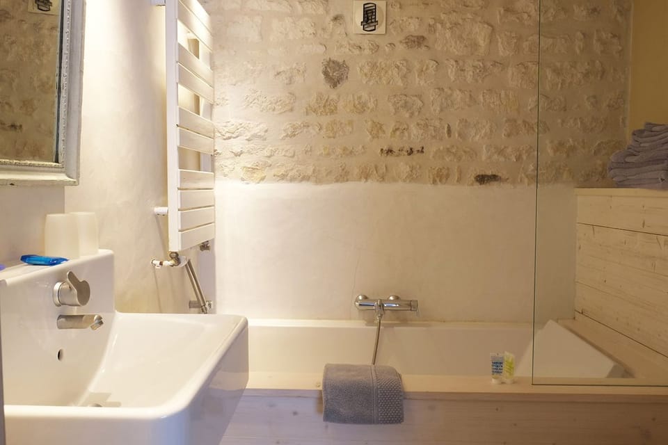 Family Room (Caractère) | Deep soaking bathtub