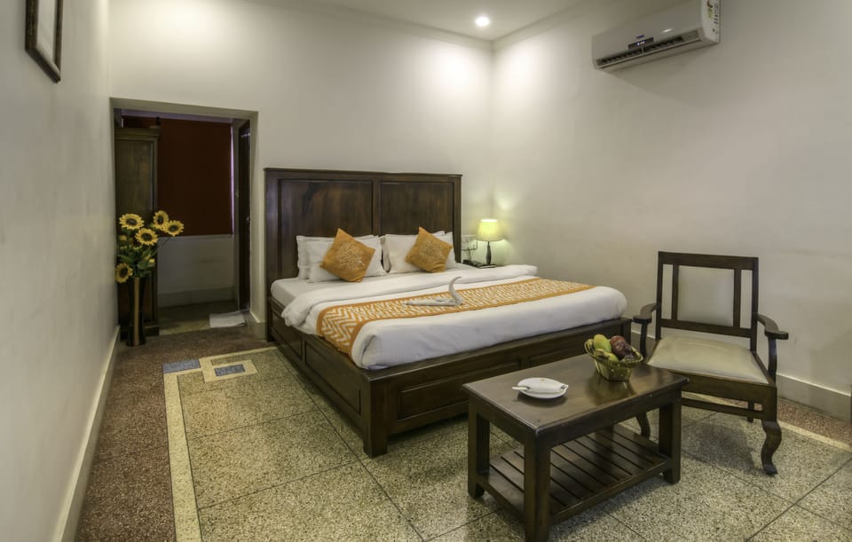 Super Deluxe Room  | Desk, blackout drapes, bed sheets