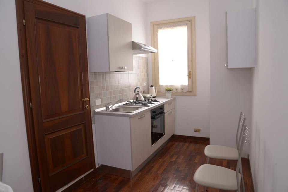 Full-size fridge, oven, stovetop, espresso maker