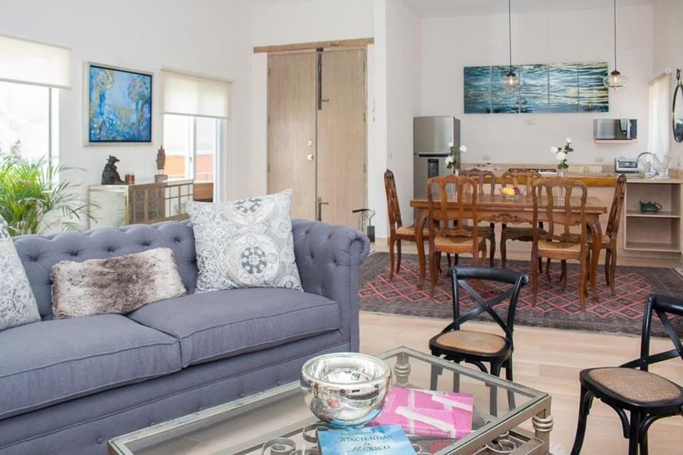 Deluxe Apartment, 2 Bedrooms, Non Smoking | Living area | 32-inch Smart TV with cable channels, TV, Netflix