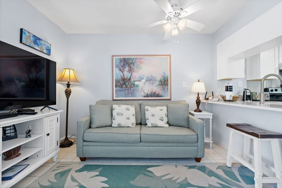1 GS Surf + Racquet 715A Living Room