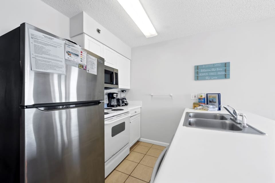 Tradewinds 901 Kitchen