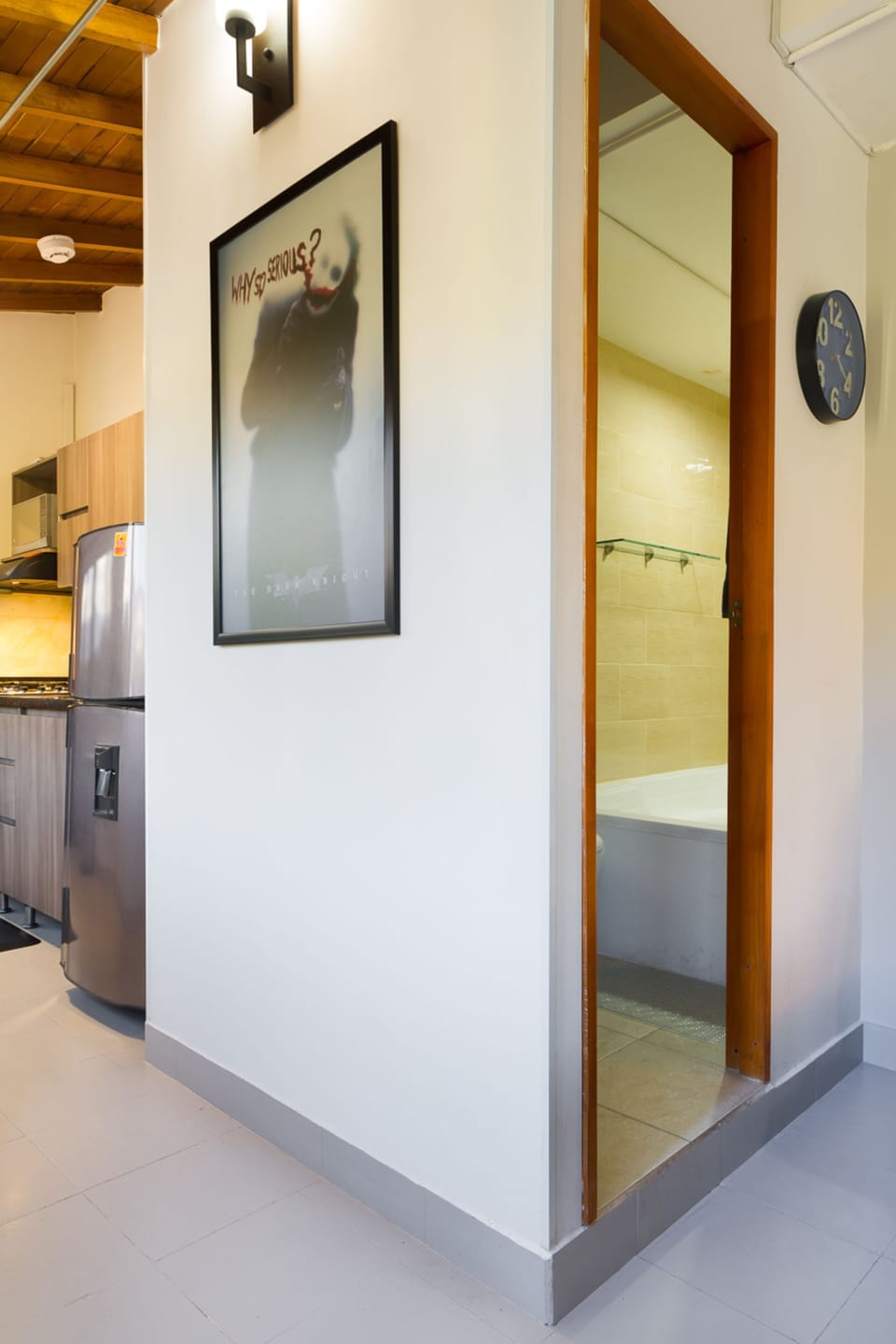 Business Studio Suite, 1 King Bed, Hot Tub, Mountain View | Living area | Smart TV