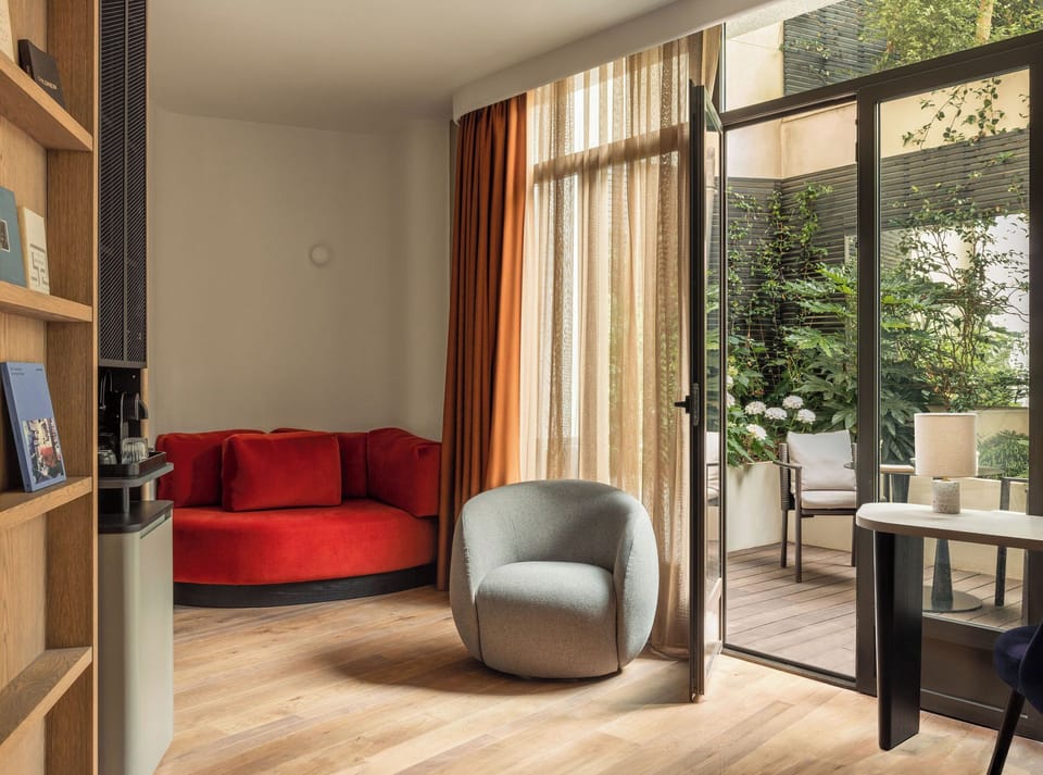 Suite Dame | Living area | LCD TV, pay movies