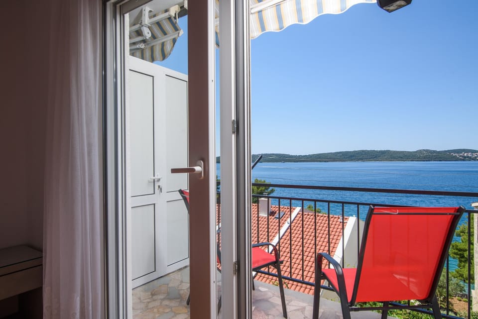 Balcony & sea view