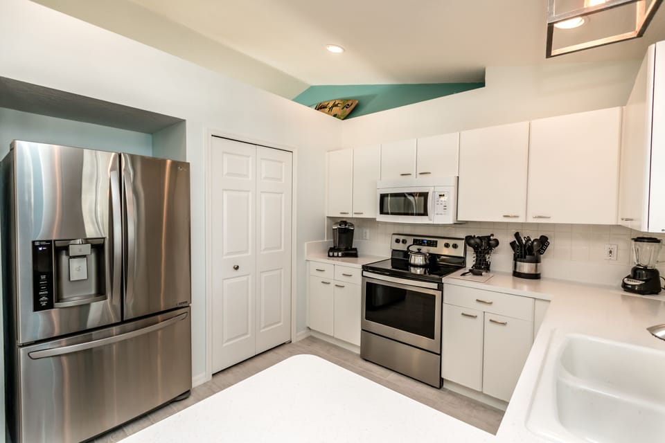 Modern Stainless Steel Kitchen to meet every need. 