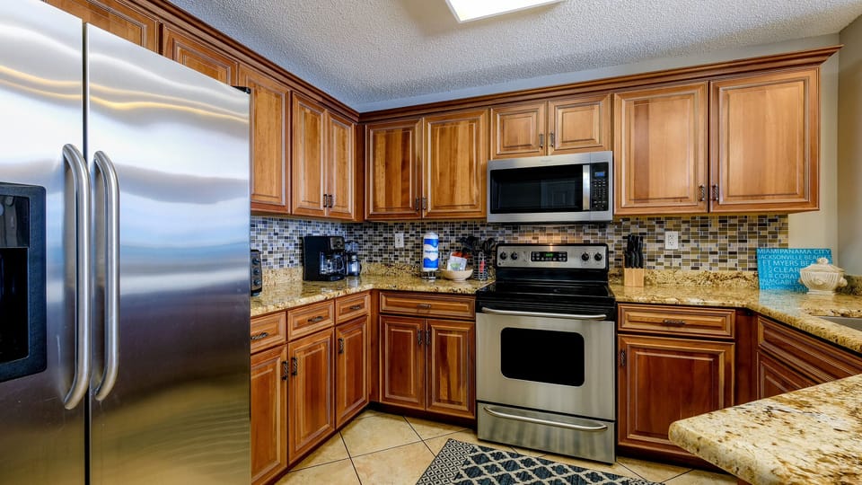 Fully stocked kitchen with all the amenities
